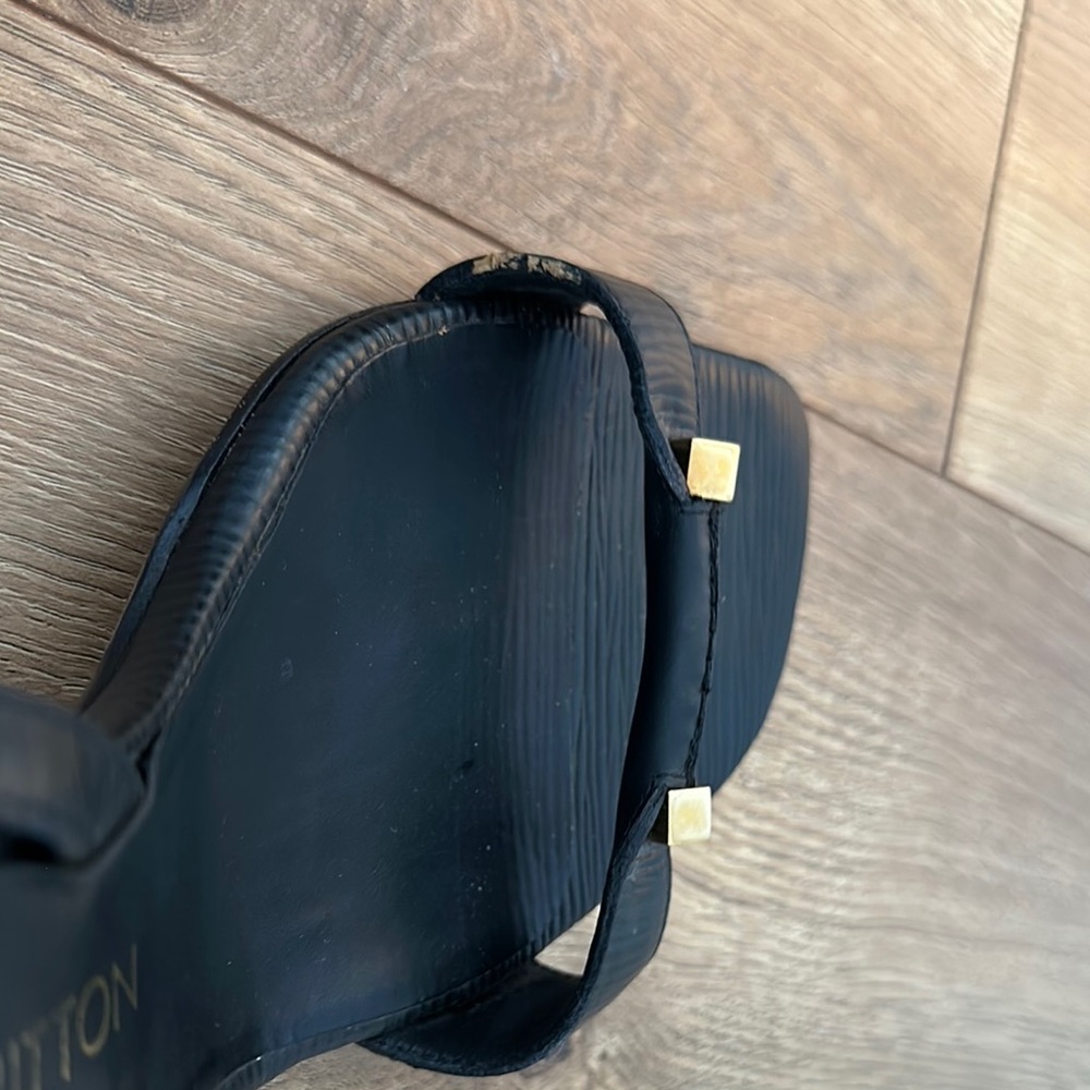 LOUIS VUITTON Black and Gold Heels with Elegant Design - Picture 6 of 13